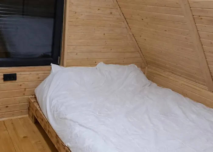 Brvnara Tarin Osmeh بيت للعطل *